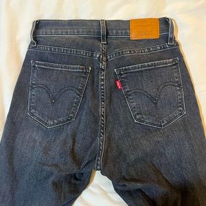 Black Levi’s ripped skinny jeans